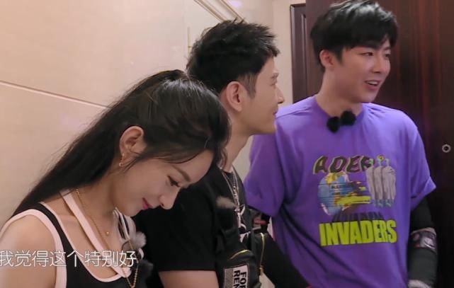  母爱|赵丽颖逗娃母爱洋溢，刘宇宁全能员工，他才是最适合中餐厅的