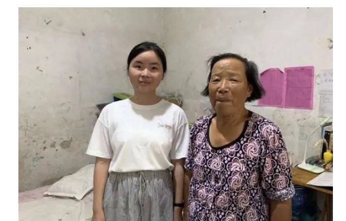 学府|想带奶奶上大学的江西女孩被千年学府录取：孝顺的孩子运气不会差