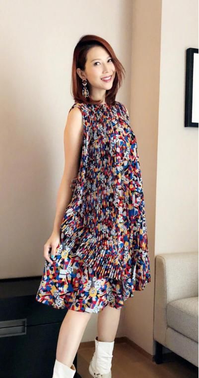 不见|蔡少芬气质真不赖,这么花哨的连衣裙也能驾驭,高级感一点不见少