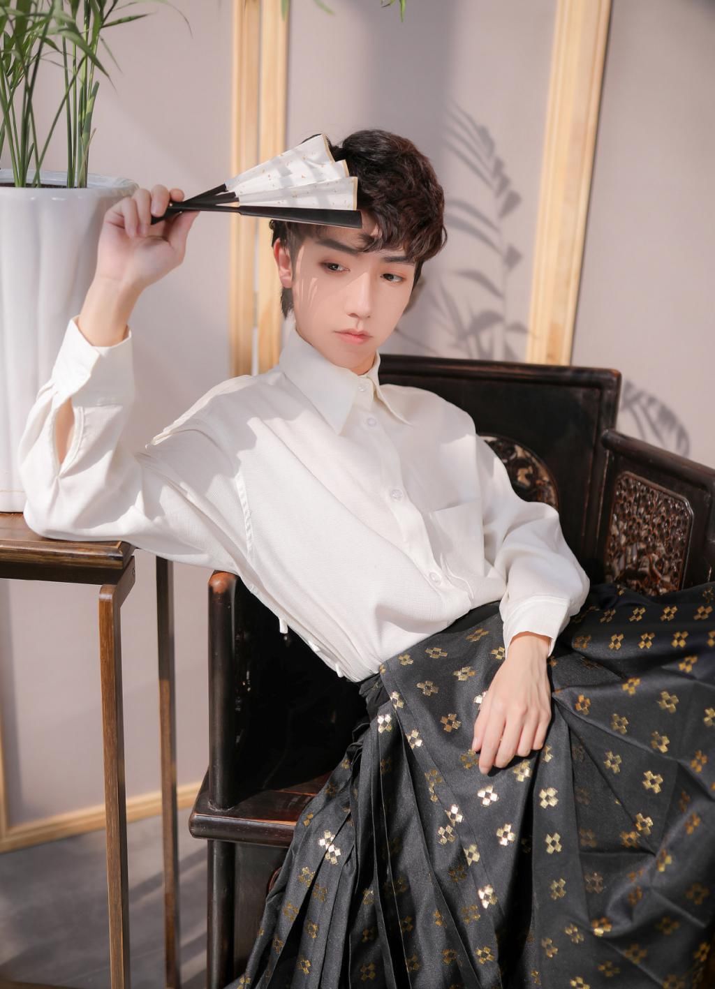 上半身|最近流行一种穿搭！上半身西装，下半身汉服！既帅气又撩人，爱了