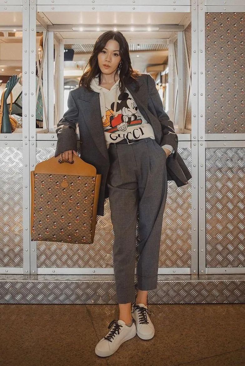 好看|今秋西装外套火了,这么穿好看又高级,时髦炸了