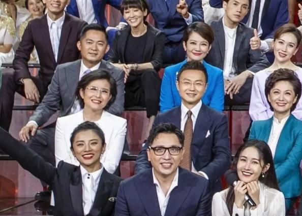  厉害|107位主持人大合影，董卿压阵C位，汪涵厉害了