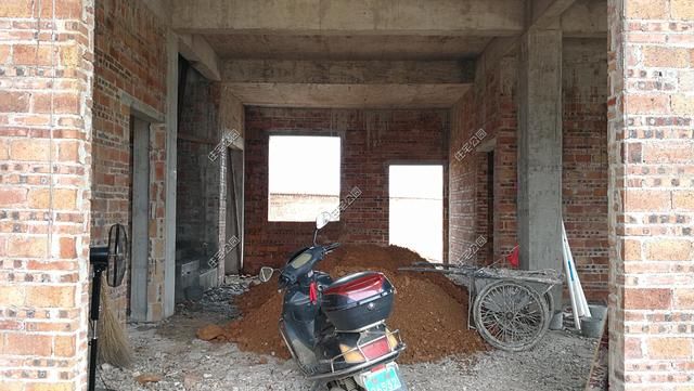 预算|农村建房不要拖，预算不够先建一半，留好钢筋等以后加建