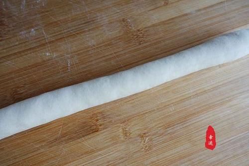 酥脆|酥脆鲜美的锅贴上桌了,皮儿颜色金黄有嚼劲,平时我就爱吃馅儿