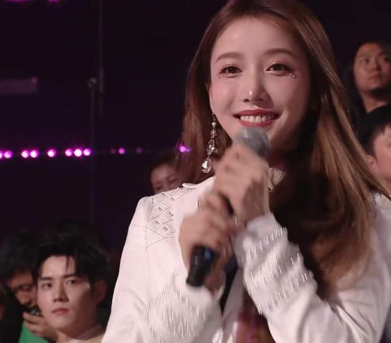  公费|鹅厂偶像剧式综艺曝光！任豪姜贞羽公费恋爱，这事何洛洛知道吗？