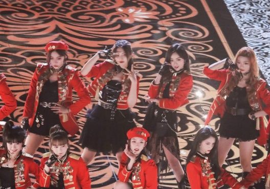  强弱|thenine的舞蹈比火箭好多了吧，火箭舞蹈强弱差距太大