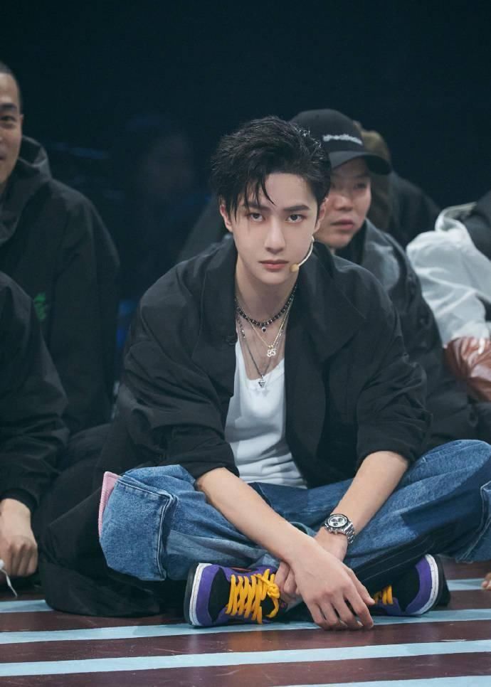  巅峰|一场节目三个造型都是巅峰之作 造物主的宠儿说的就是王一博本博！