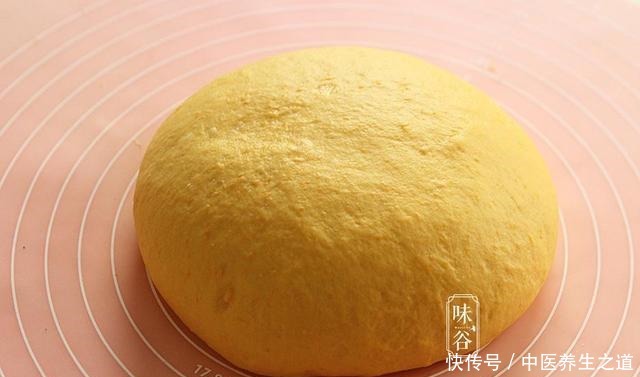 面粉|南瓜不煮粥,加点面粉做早餐,好看又营养,关键是孩子们都喜欢