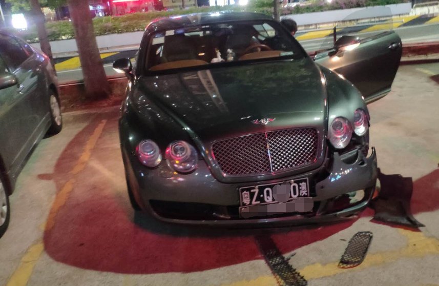  宾利|深夜，广东女子开着300万的宾利去搓麻将，车停楼下被人撞损20万！