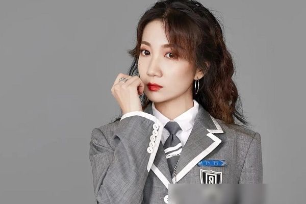  意难|选秀意难平：徐艺洋有黄子韬提携，乃万自力更生，徐圣恩不好说