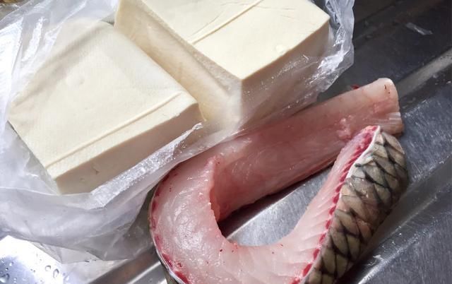  鲜嫩|鱼滑豆腐锅，教你简单做法，鱼香腐滑，鲜嫩美味?