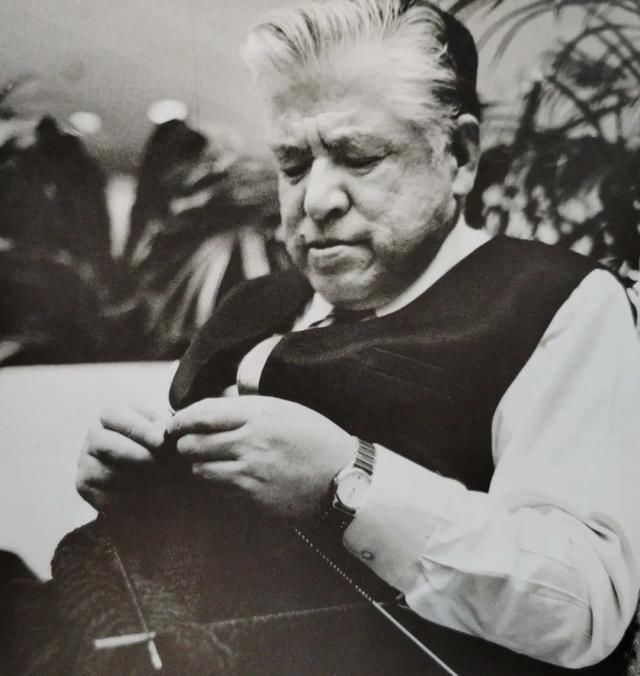 摄影|马季洛桑马三立赵忠祥都走了,牛群曾为他们拍出好照片