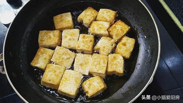  虾仁|小猫用半斤虾仁烧豆腐，味道鲜香嫩滑，营养又好吃，两碗饭不够吃