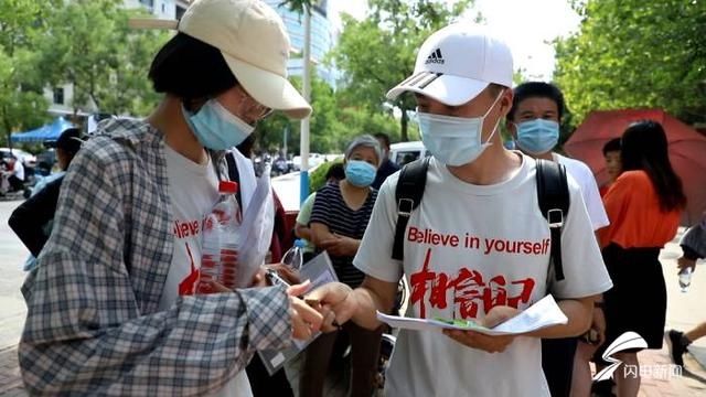 高三|89秒丨德州高三班主任侯志强的“陪考”路：默默给予他们力量 静待花开