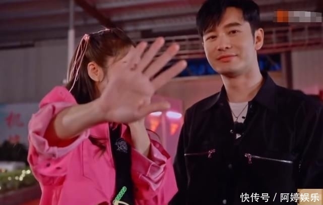  刘芸|刘芸被《浪姐》淘汰，在黄晓明的面前落泪，谁注意他的做法？已婚艺人的自觉