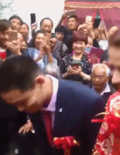 像是|搞笑GIF：感觉自己以前玩的掷瓦片就像是新手上路一样……