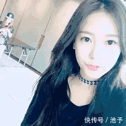 姑娘|现在的姑娘穿衣真的是随性,我在旁边看着都替她感到尴尬