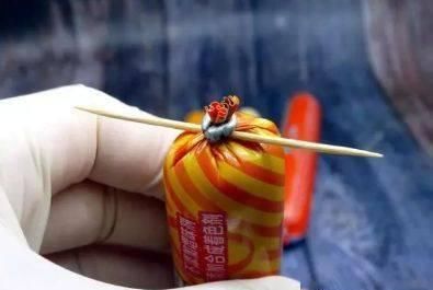  机关|火腿肠金属环下藏着小机关，好多人不知道，轻轻一拉完整打开