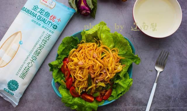  炒面|孩子最馋这种面条，比捞面香比焖面快，隔三差五都要吃一次