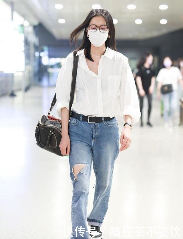 美真|刘雯的美真特别,穿一身“老爸风+珍珠”,又飒又时髦谁也比不过