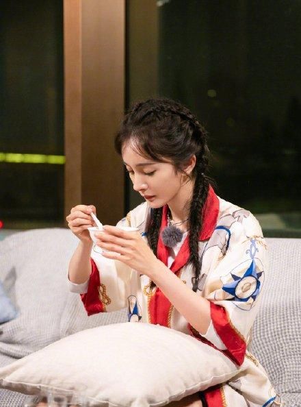  杨幂|杨幂：凭什么要别人了解你的辛苦？每个人都辛苦