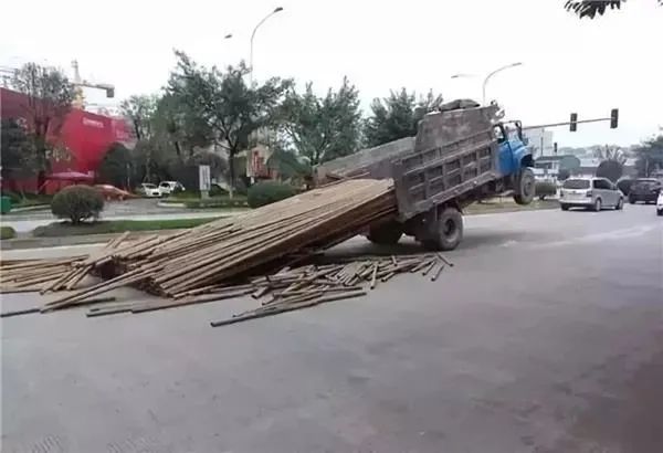  行车|高速行车时遇见大货车我们该怎么办呢？