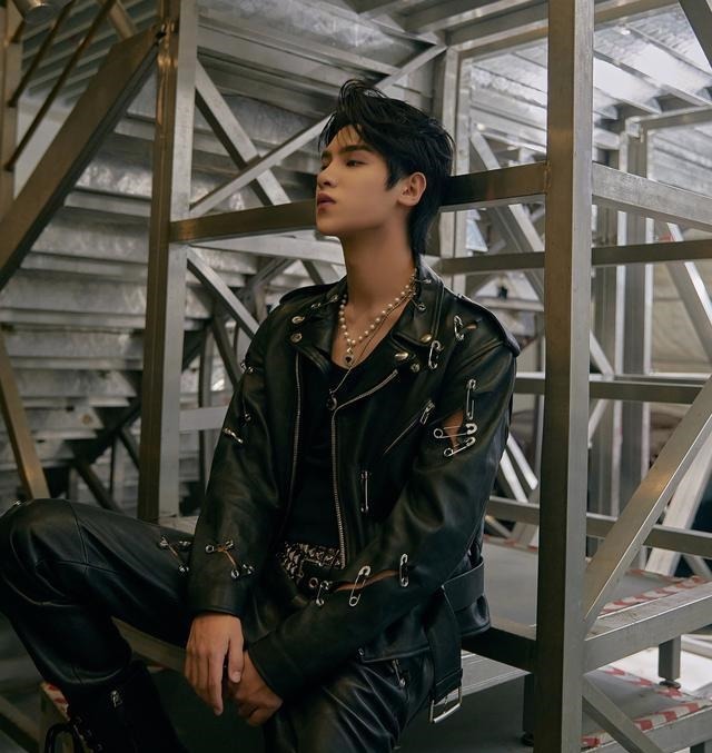  正面|黄明昊维护师妹金子涵，引24家粉丝站正面刚暂停配合所有宣传