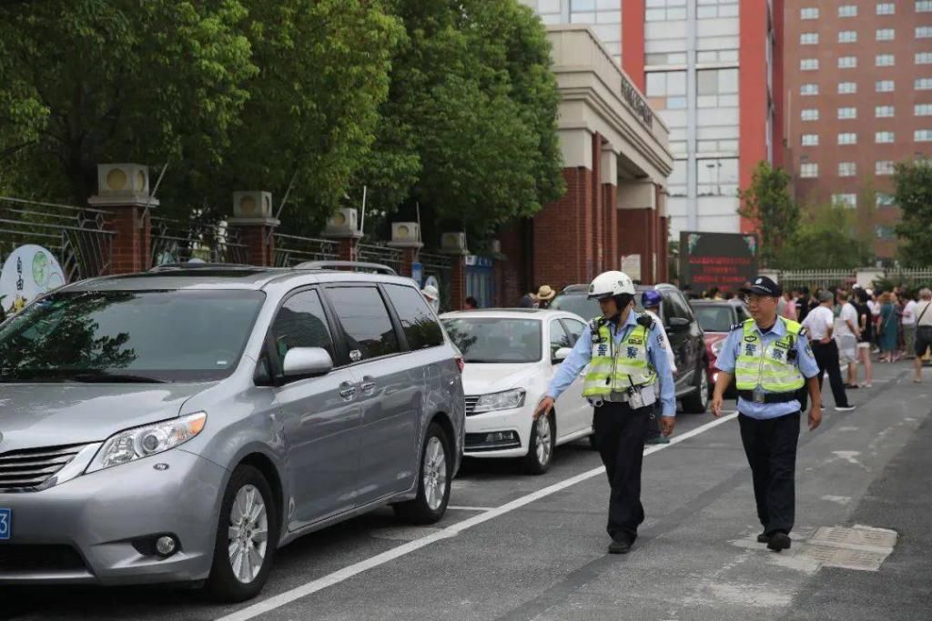  拥堵|让校门口的道路畅通起来