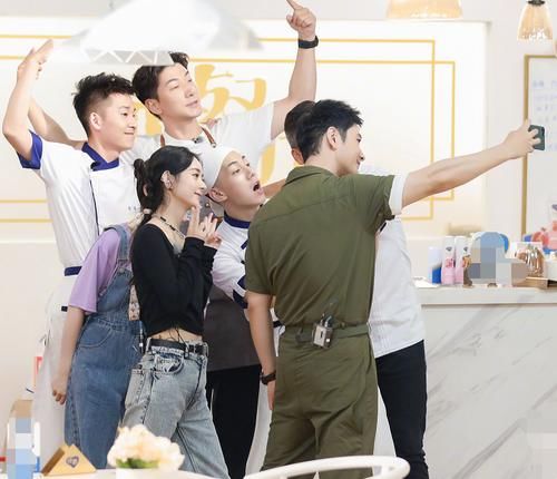  大厨|明星一顿饭开销多少，中餐厅大厨不小心暴露真实消费，挺意外