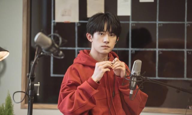  代言|双标现场？易烊千玺官宣手游代言后，网友却扒出粉丝迷惑发言