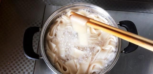  调料|麻酱流汁宽粉正宗做法，关键是调料汁，超级好吃，一盘不够吃