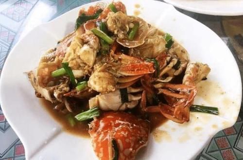  请朋友吃|朋友来做客，请他吃海鲜大餐，饭后说我抠门，海边人：不识货别吃