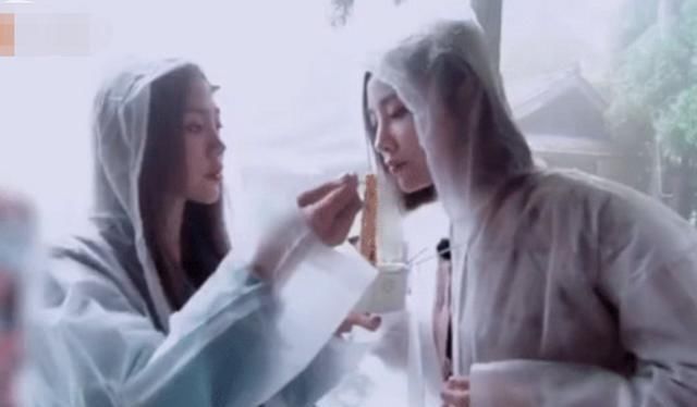 流口水|郑爽许佳琪谢可寅吃路边摊,“吃货三姐妹”上线,隔着屏幕流口水