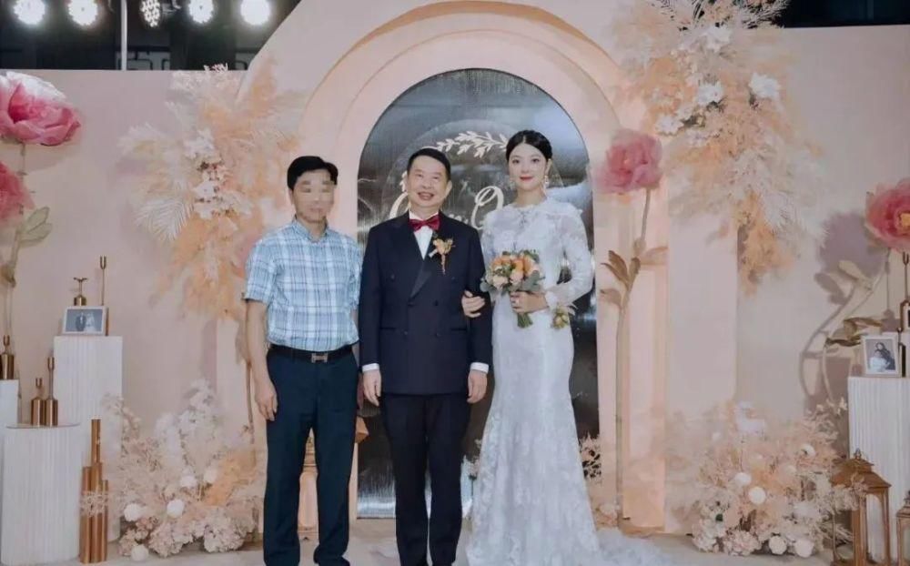 董事长|刷屏了!紫金矿业63岁董事长娶38岁妻子,新娘:嫁给了爱情!