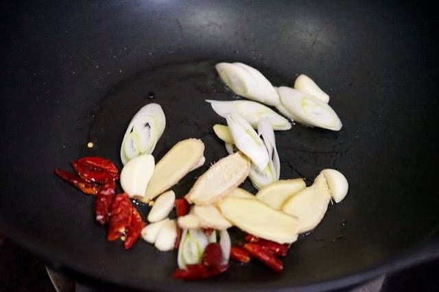  酸菜鱼|经典酸菜鱼，厨房小白想一次做成功，掌握这几个窍门，半分钟就会