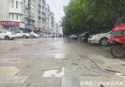  人行道|车辆碾压地砖破损 人行道坑洼不平