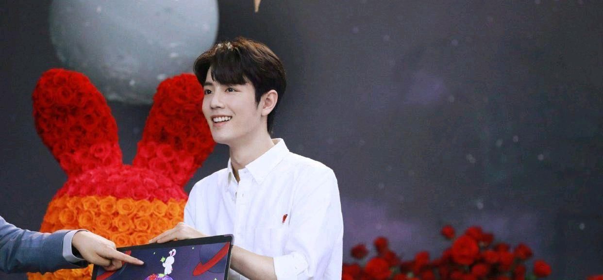  宣告|肖战空降直播间, 852万观看, 3亿点赞, 向观众宣告阳光少年已回归