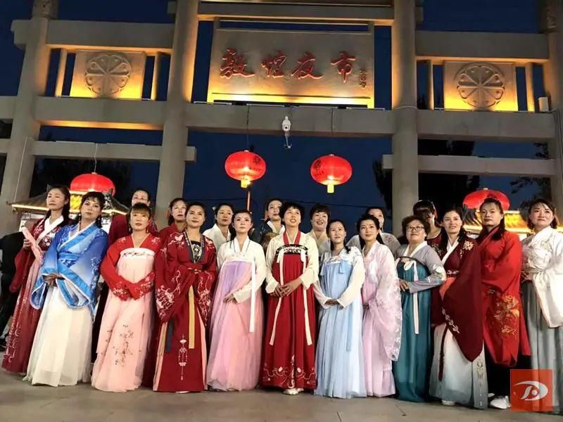  夜市|炫｜体验汉服汉礼 敦煌夜市上演“穿越”秀