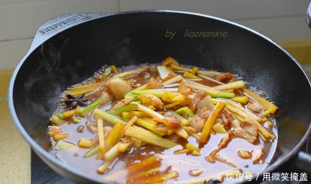 地方叫|用这菜做焖面,老公最爱吃,浓香美味,到了冬天周周都要吃