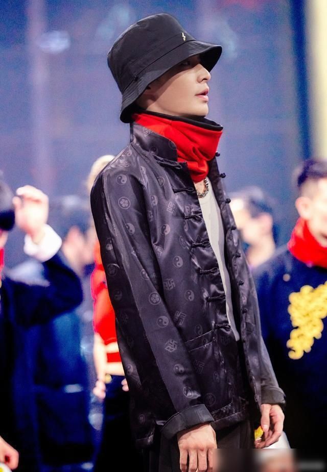  张艺兴|张艺兴饕餮舞台，看几次才能看懂，今年“四子”鹿晗才是最大赢家