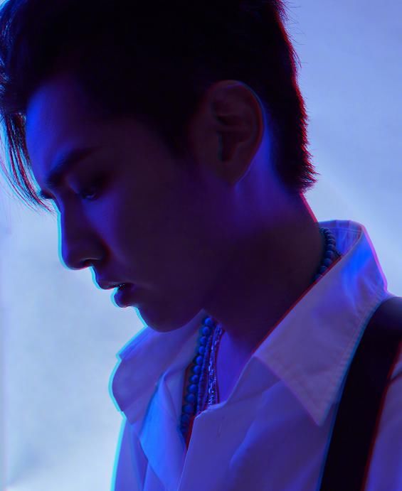 穿着|吴亦凡有多自信，穿着“女式束腰”就走红毯？真不把自身颜值当回事