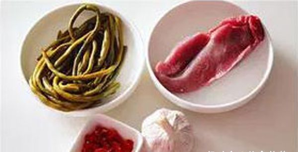  试试|油腻菜没胃口，想吃点酸辣开胃的，试试这道肉沫豆角