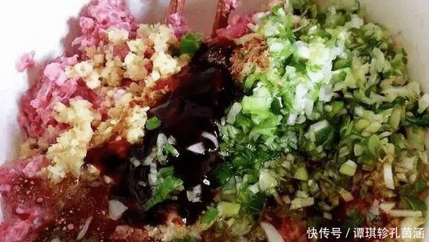 口感会更好|拌饺子馅时，有人放热油有人放香油，大厨都不对，不懂别乱放！