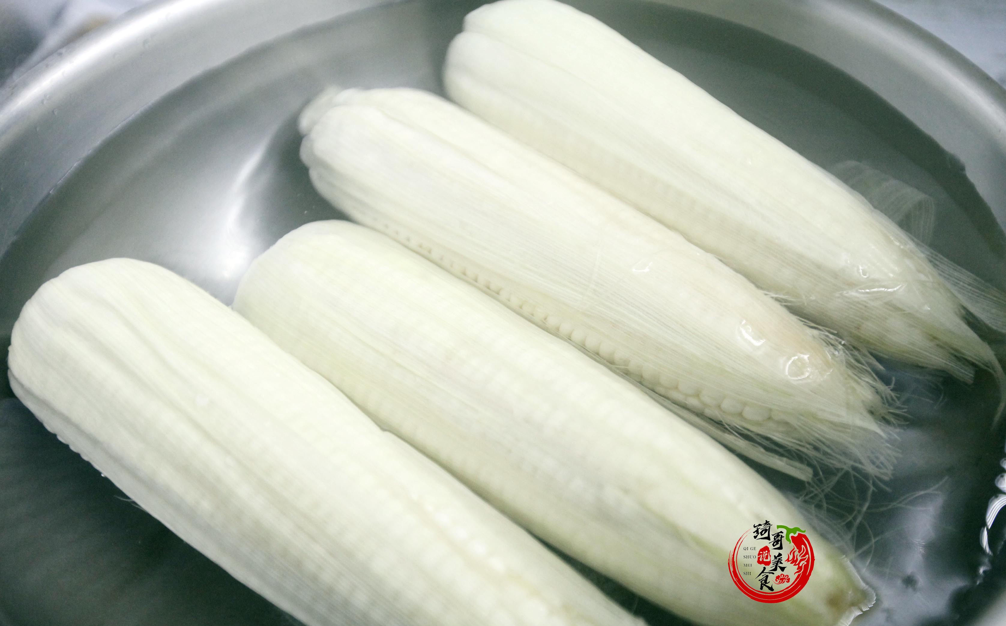  软嫩|煮玉米时，忌讳清水下锅，多加这2样，熟得快，香甜软嫩更营养