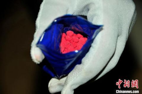  大案|四川警方破获寄递贩毒大案：饮料瓶中暗藏上万颗麻古