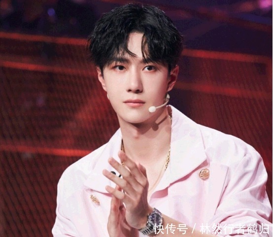  上线|王一博反撩小宝，霸总上线摸脸杀、摸头杀一气呵成，燃炸全场！