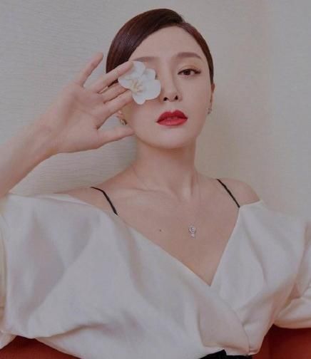  告别|告别恋爱脑和假脸姐妹，岚岚子活出她想要的人生了吗？