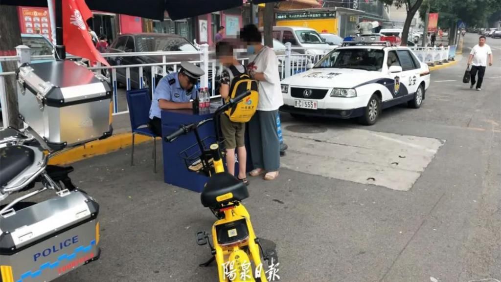  大队二中队|共享单车还敢这样骑？罚！