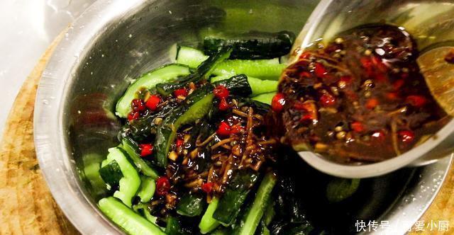 家常|酱拌脆黄瓜的家常做法,酸爽酥脆,十分开胃的一道菜