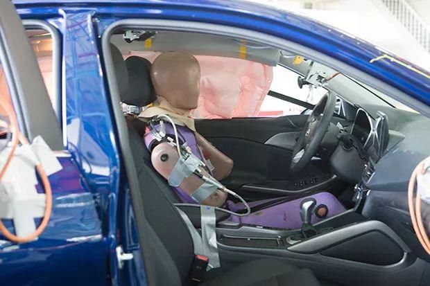  车身方面|车身够硬，还真救命